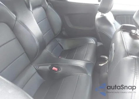 2019 Ford Mustang Ecoboost Premium z USA, uszkodzony, nr VIN 1FATP8UH2K5131420